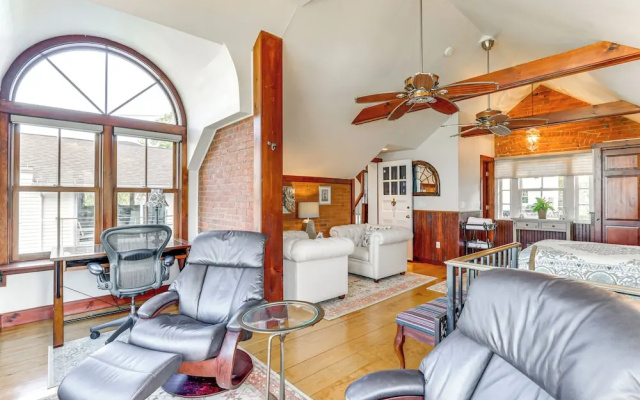 Downtown Essex Apartment - Steps to River!