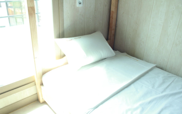 1% Hostel