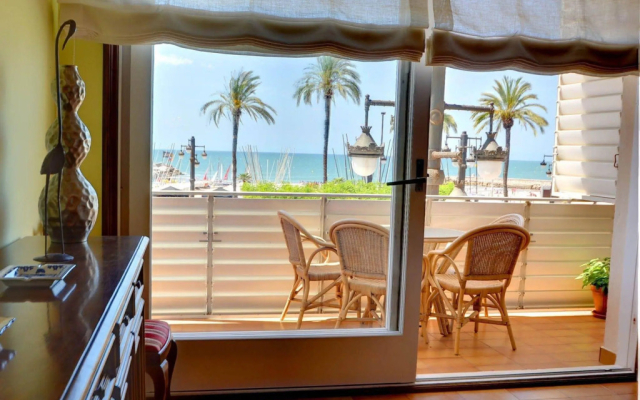 La Marina Sea Front Apartment by Hello Apartments Sitges