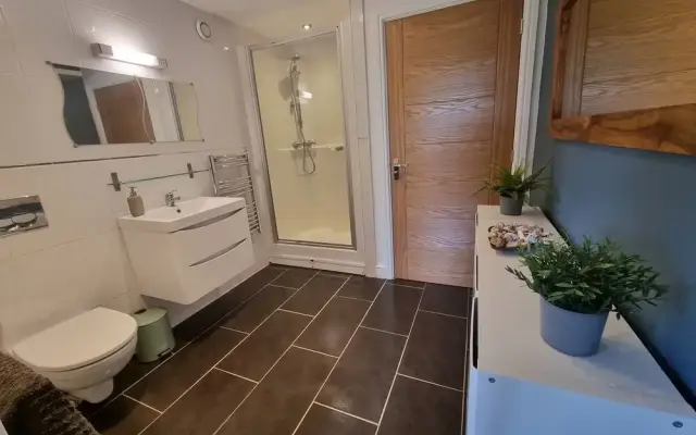 1-bed Apartment - Sleeps 2 & Private Parking