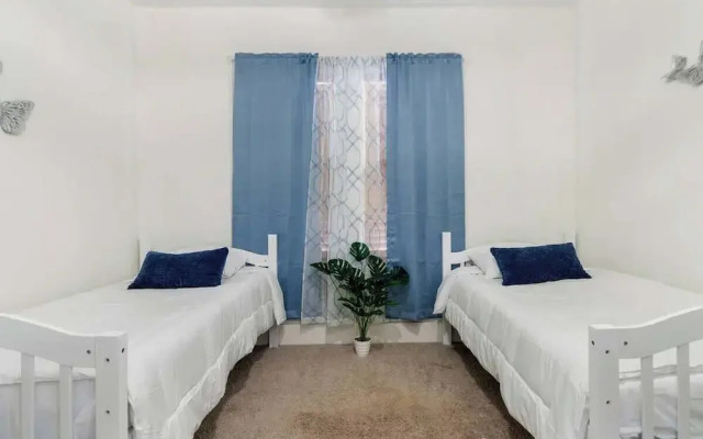 Charming 2-bedroom Home Lakeland