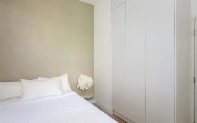 Bright 2BR Home in West Kensington, 6 Guests