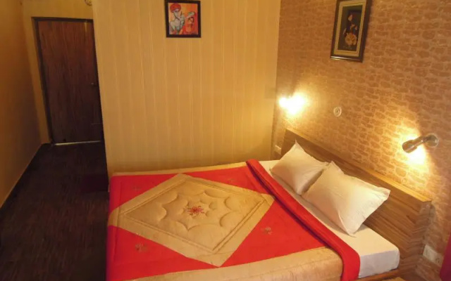 The Raikwals Hotel and Resturant