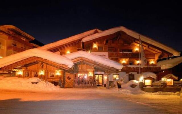 Отель Restaurant Hexenalm Австрия, Зёлль - отзывы, цены и фото номеров - забронировать отель Restaurant Hexenalm онлайн вид на фасад