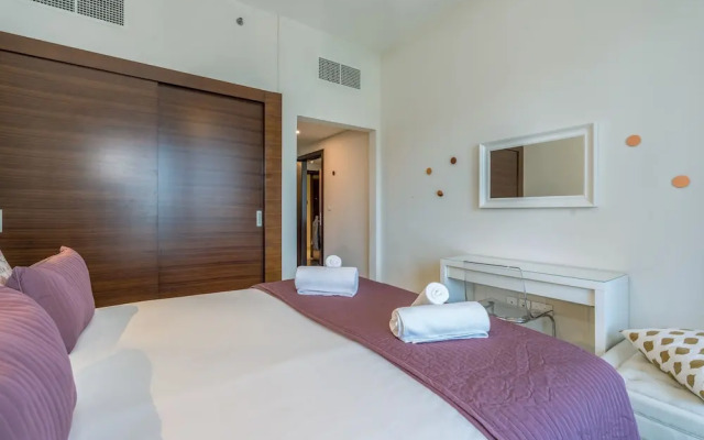 Stunning 1B Apartment With Balcony in Dubai Marina