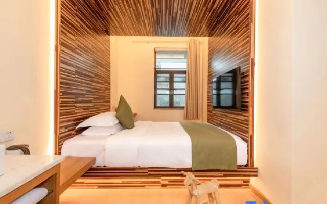 Panlong Lishore Resort (Yangshuo West Street Liriver)