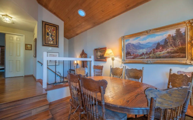 Lakefront Viking Oasis Condo