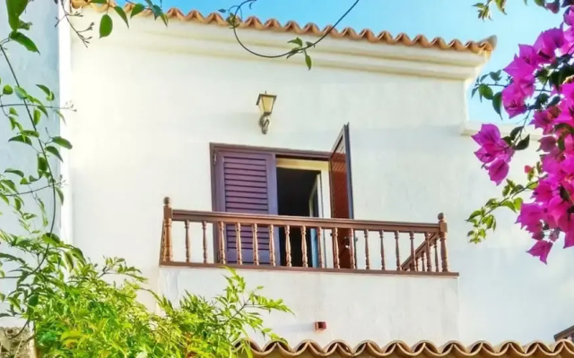 Well Maintained House in Chayofa With Pool