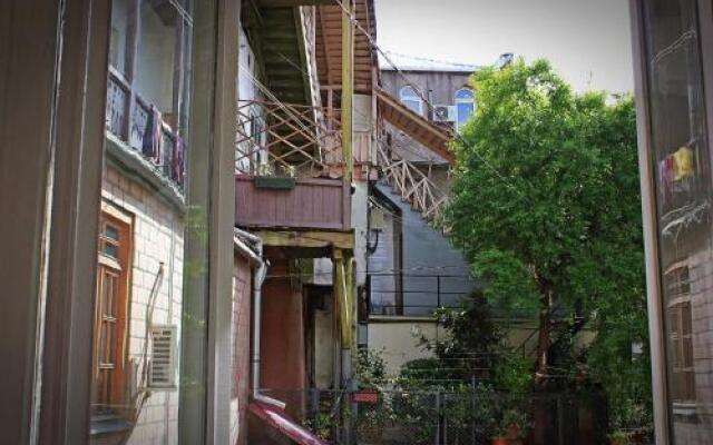 Отель Tbili Hostel Грузия, Тбилиси - отзывы, цены и фото номеров - забронировать отель Tbili Hostel онлайн вид на фасад