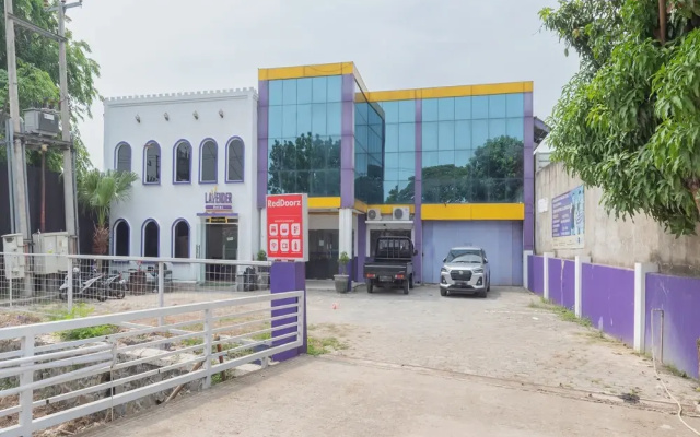 RedDoorz @ Jalan Pangkal Perjuangan Karawang