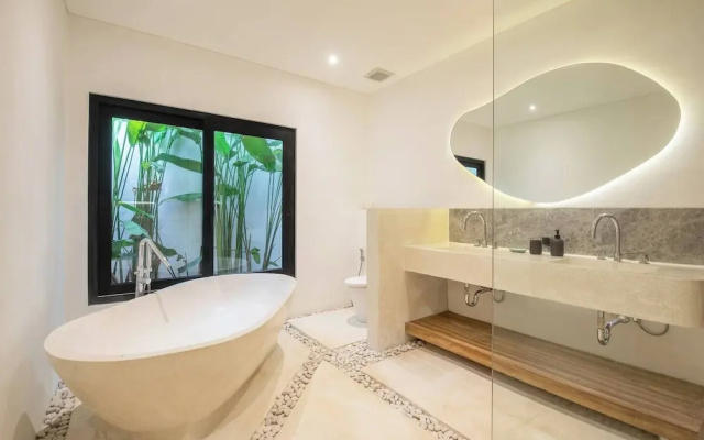 Chic 3BR Villa Modern Comfort in Central Seminya