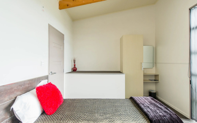 151 on London Motel