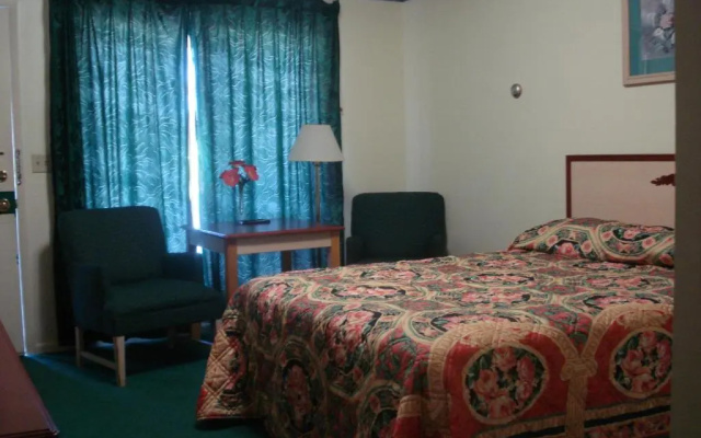 Thruway Holiday Motel