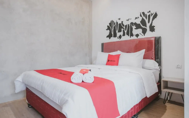 RedDoorz Plus Syariah near Universitas Lampung