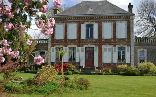 hotelImage