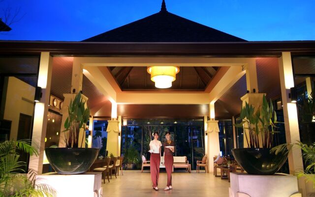 Отель Crown Lanta Resort & Spa Ланта вид на фасад