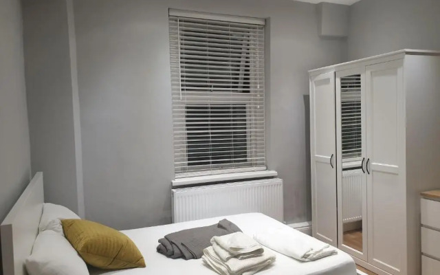 Lovely 1 Bedroom Flat High Barnet 3 Mins Away (Adults Only)