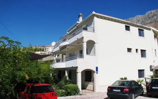 Apartments Miljak