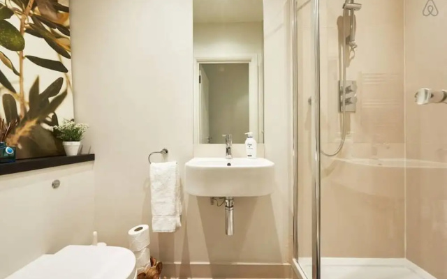 3bed, 2bath Kensington Flat W/garden 1min to Tube