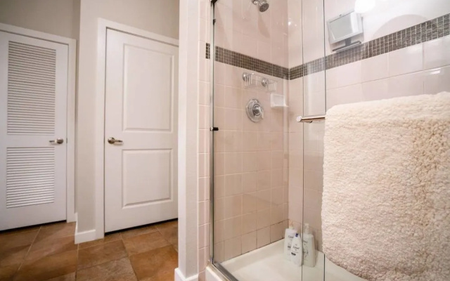 Elegance & Elevation: Mile High Condo in Highland