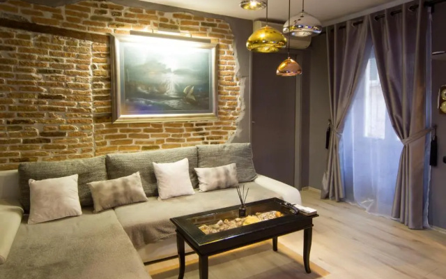 Old Town Art Apartment