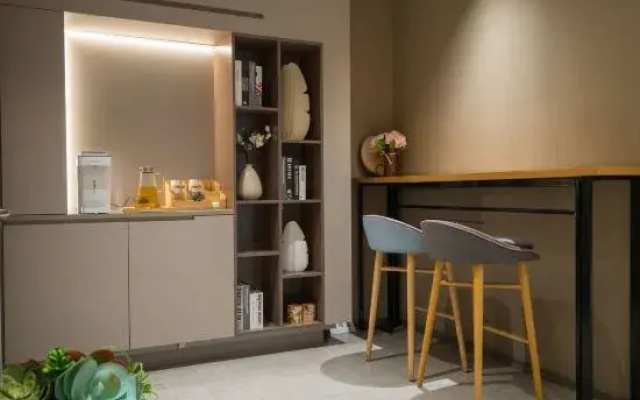 Homeinn · neo (Urumqi Beijing South Road Railway Bureau Subway Station)