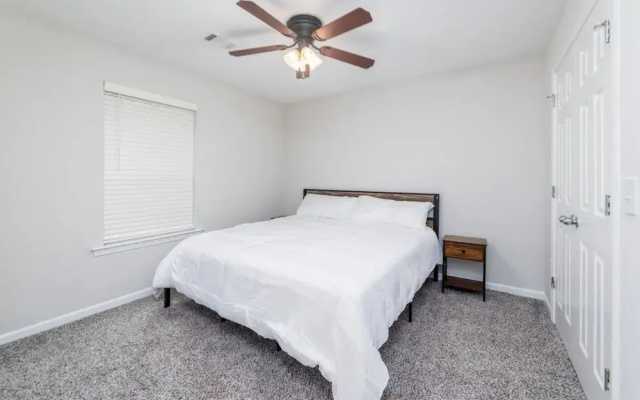 Near Rivercenter Ft Benning 1BR w Parking