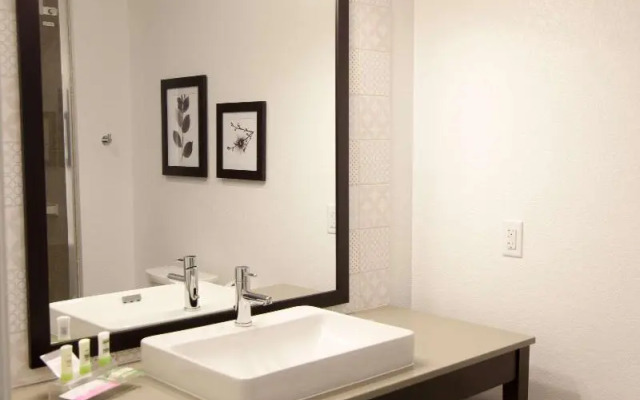Country Inn & Suites by Radisson, Decorah, IA
