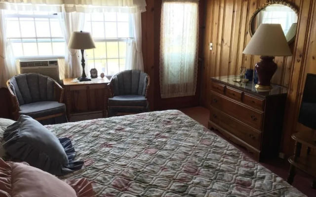 Holiday House Inn