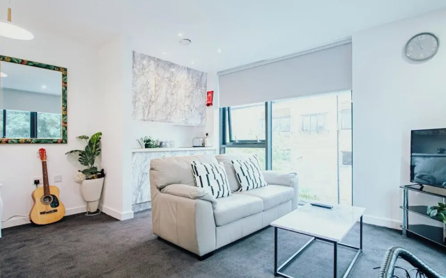 Airy and Bright Apartment in City Center