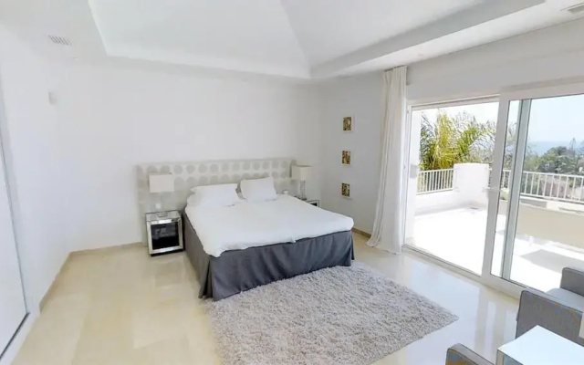 Exquisite Villa Near Beach - Heated Pool