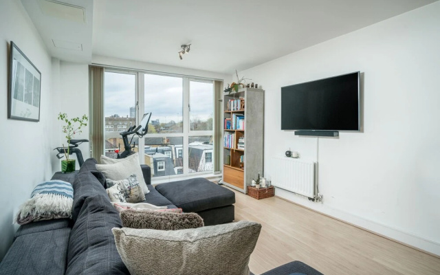 JOIVY Gorgeous 2-Bed Flat W/ Desk In Wandsworth