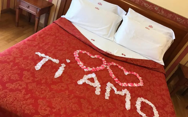 Hotel Holiday