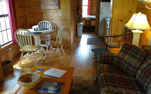 Engadine Inn & Cabins
