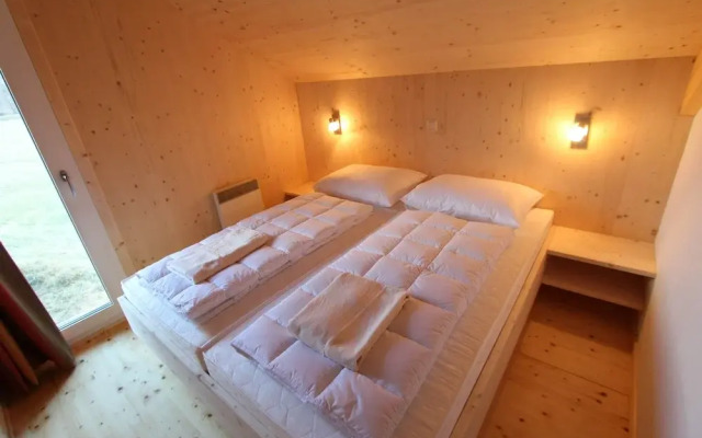 Lavish Wooded Chalet with Sauna & Hot Tub in Hohentauern