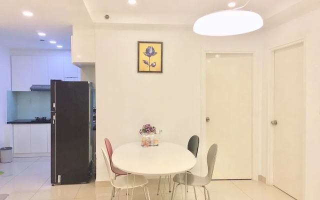 Modern Apartment in Scenic Valley Phu My Hung D7