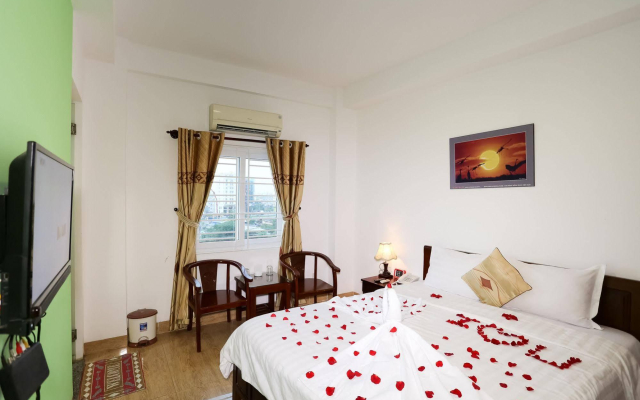 Little Gold Hotel