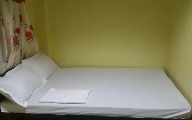 RMS Travellers Inn - Hostel