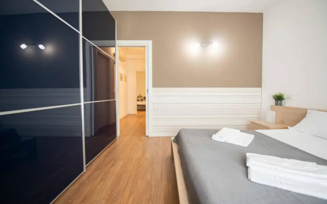Leoncino Apartment
