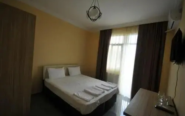 Hotel Golden House