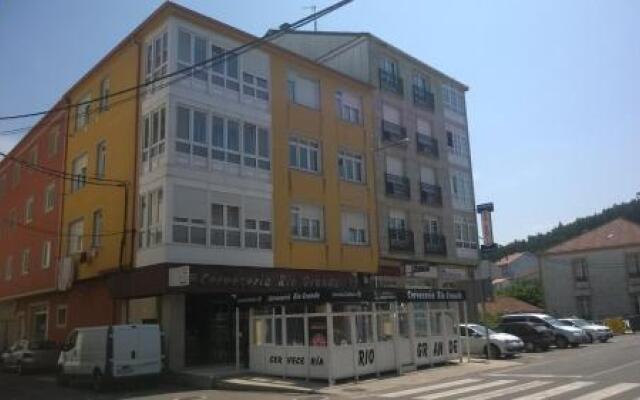 Отель Guest House PensiÓn Residencia MiÑones Камариньяс вид на фасад