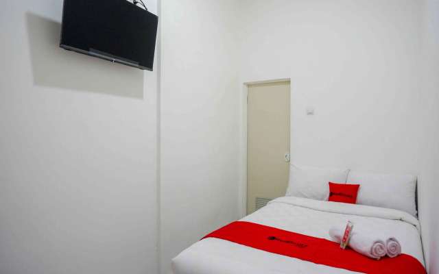 RedDoorz near GOR Jatidiri Semarang