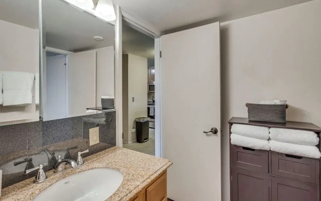 Grand Junction Condo: Balcony, Community Pool!