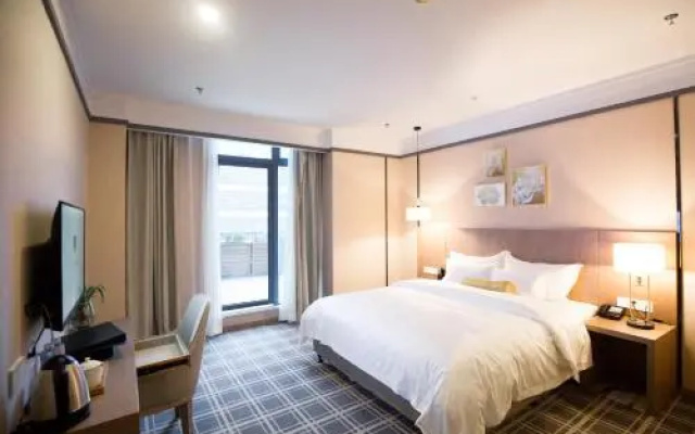 Book & Life Hotel