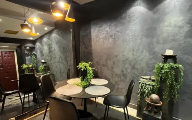 Black Pearl apartment