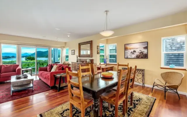 Lakeside Haven 3 Bedroom Townhouse