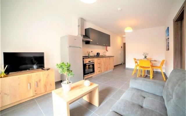 Isky Apartments
