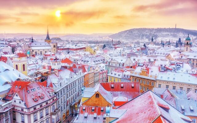 Апартаменты Wenceslas Apartment for 10 with AC