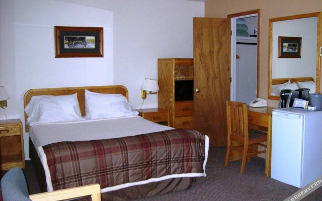 Western Riviera Lakeside Lodging