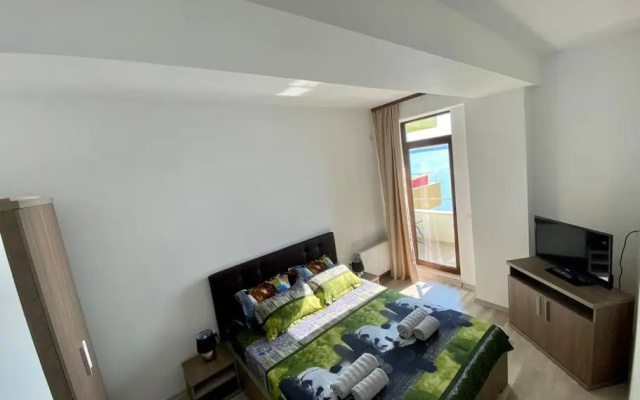 Bizi Apartment Summerland Mamaia Free Sunbeds